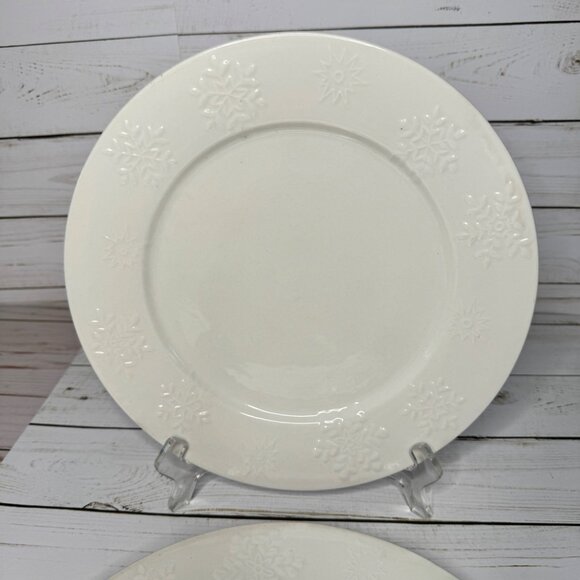 Set of 2 Snowflake Embossed Ceramic Dinner Plates 10.5" Greenbrier Holiday - Picture 2 of 6